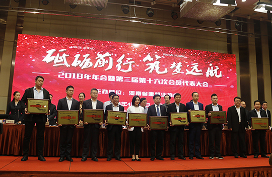 万搏（中国）总经理祝建明登台领奖