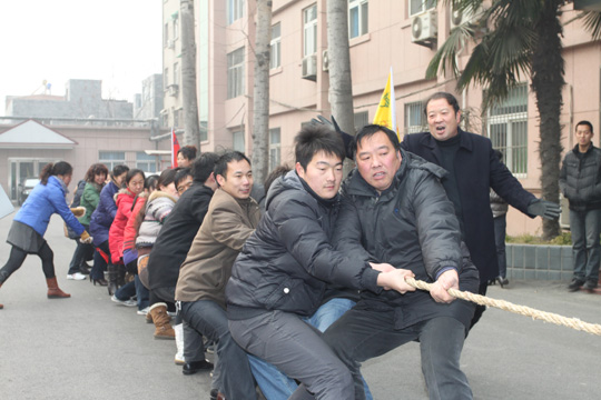 奋勇拼搏，不甘落后