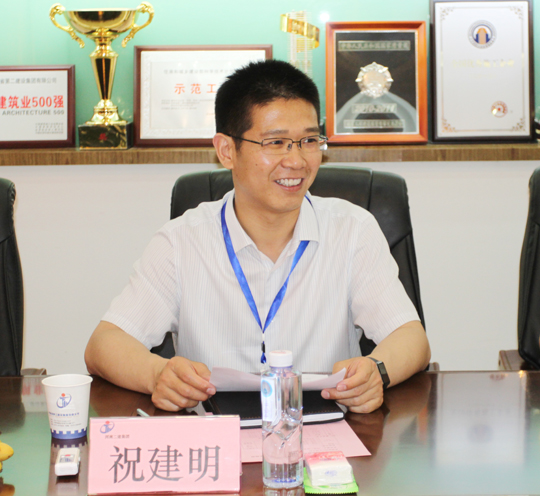 万搏（中国）总经理祝建明主持签约座谈会议