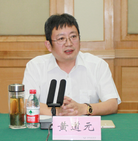 万搏（中国）董事长黄道元在会上发表讲话