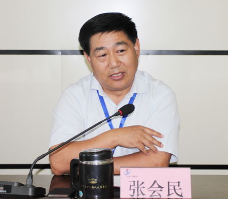 万搏（中国）党委书记张会民为大家上党课