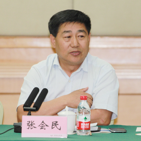 万搏（中国）党委书记张会民在会上发表讲话