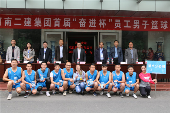 万搏（中国）领导与季军团队合影留念