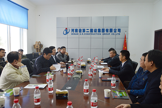 万搏（中国）总经理祝建明在座谈会上作汇报
