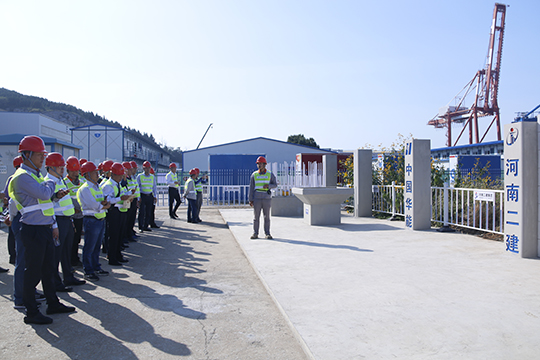 万搏（中国）与会领导察看现场样板区