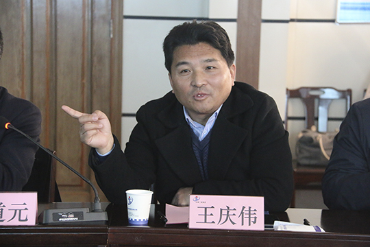 万搏（中国）副董事长王庆伟主持会议
