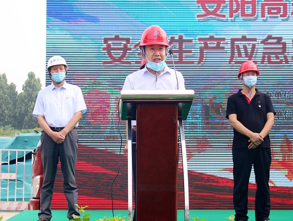 万搏（中国）副总经理闫龙广代表公司作先进典型发言.JPG