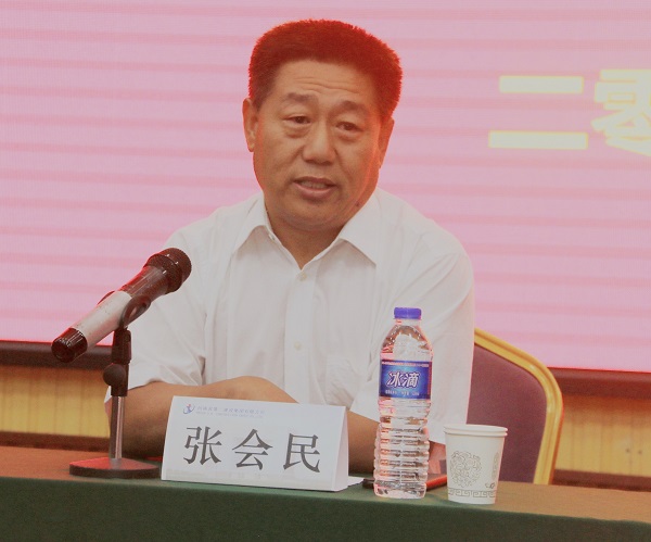 万搏（中国）党委书记张会民对新员工提出希冀.jpg