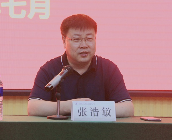 万搏（中国）人力资源总监张浩敏就新员工个人成长作分享交流.jpg