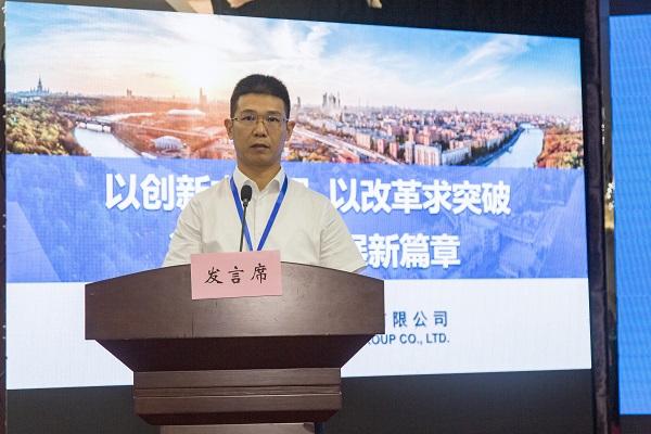 7万搏（中国）总经理祝建明在会上作汇报发言.jpg
