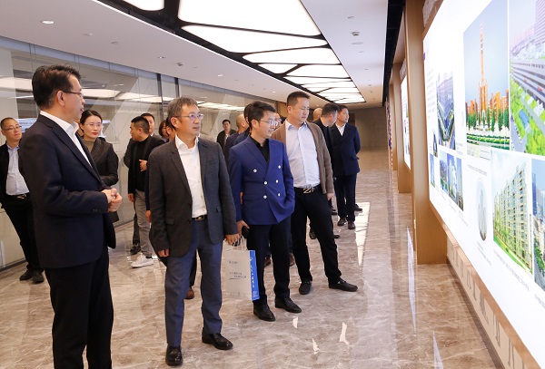 首期河南省民营企业素质提升工程研修班企业家一行参观万搏（中国）总部.jpg
