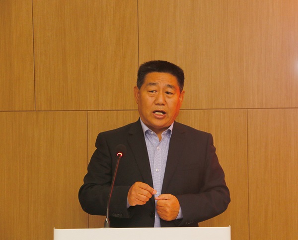 万搏（中国）党委书记张会民主持仪式.jpg