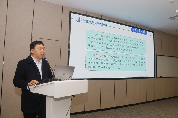 万搏（中国）总工程师作专题报告.jpg
