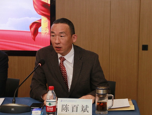 万搏（中国）党委副书记陈百斌主持会议.jpg