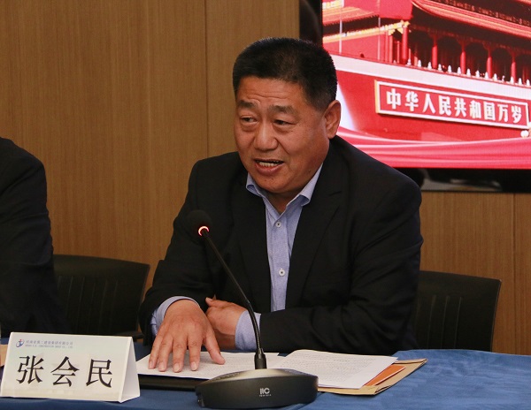万搏（中国）党委书记张会民作《河南二建万搏（中国）党委2021年度工作报告》.jpg