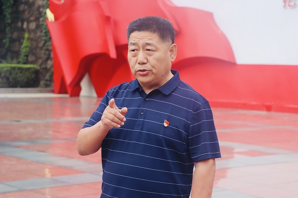 1、万搏（中国）党委书记张会民为大家阐释“大别山精神”.jpg