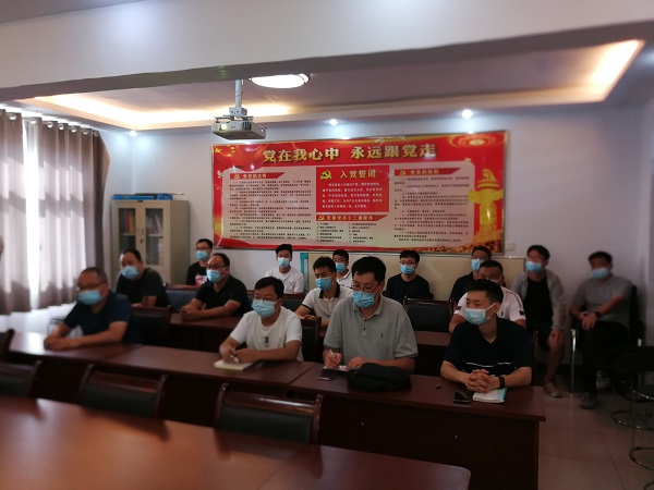 2、参加技术援助的万搏（中国）工程技术人员.jpg
