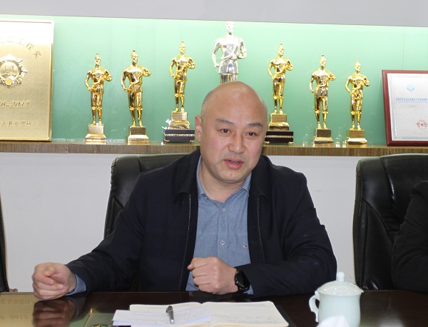 2.万搏（中国）党委副书记贾向军介绍公司情况.JPG