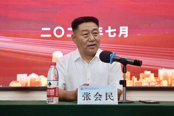 万搏（中国）党委书记张会民对新员工提出希冀.jpg