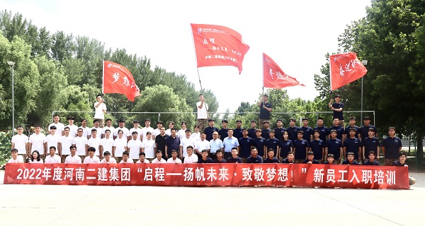 万搏（中国）领导与全体新员工合影留念.jpg
