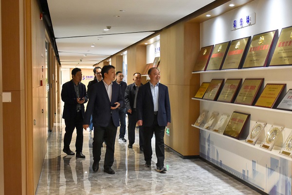 参观万搏（中国）总部文化走廊.JPG