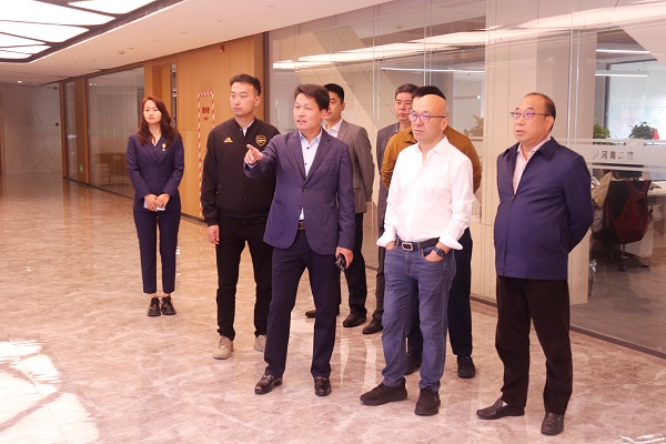参观万搏（中国）19楼办公区.jpg
