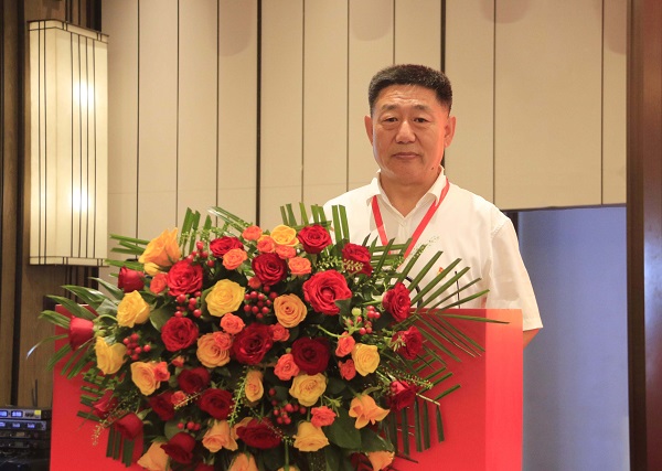4万搏（中国）党委书记张会民作党代会工作报告.JPG